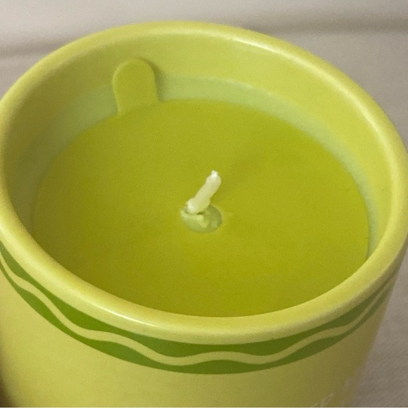 Crayola Fresh Bamboo Scent “Keep Moving Forward”6.3-oz. Candle Jar- Citron - Picture 6 of 7
